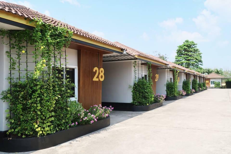 Golden House Hotel Sakaeo Sa Kaeo Exterior photo